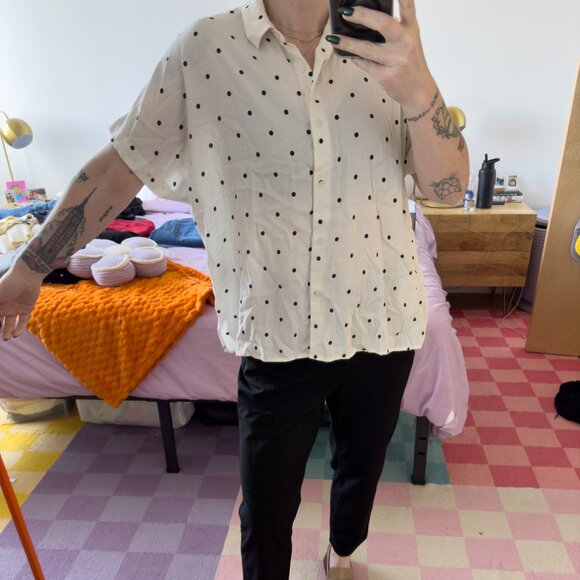 Uniqlo - rayon button down t-shirt - white polka dot - size S - Picture 4 of 5